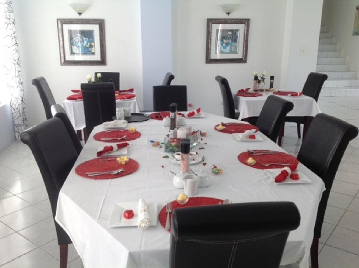 A Villa De Mer Guesthouse Порт Алфред Екстериор снимка